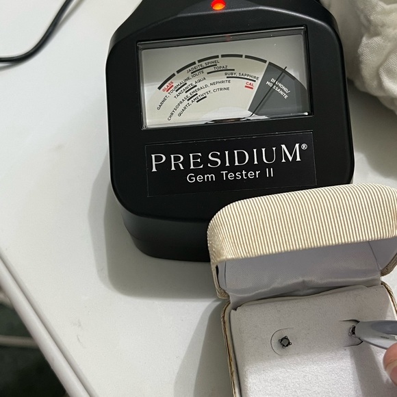 10KT WHITE GOLD & 1/4 CTW BLACK DIAMOND EARRINGS  CHILD SIZE - Picture 8 of 8